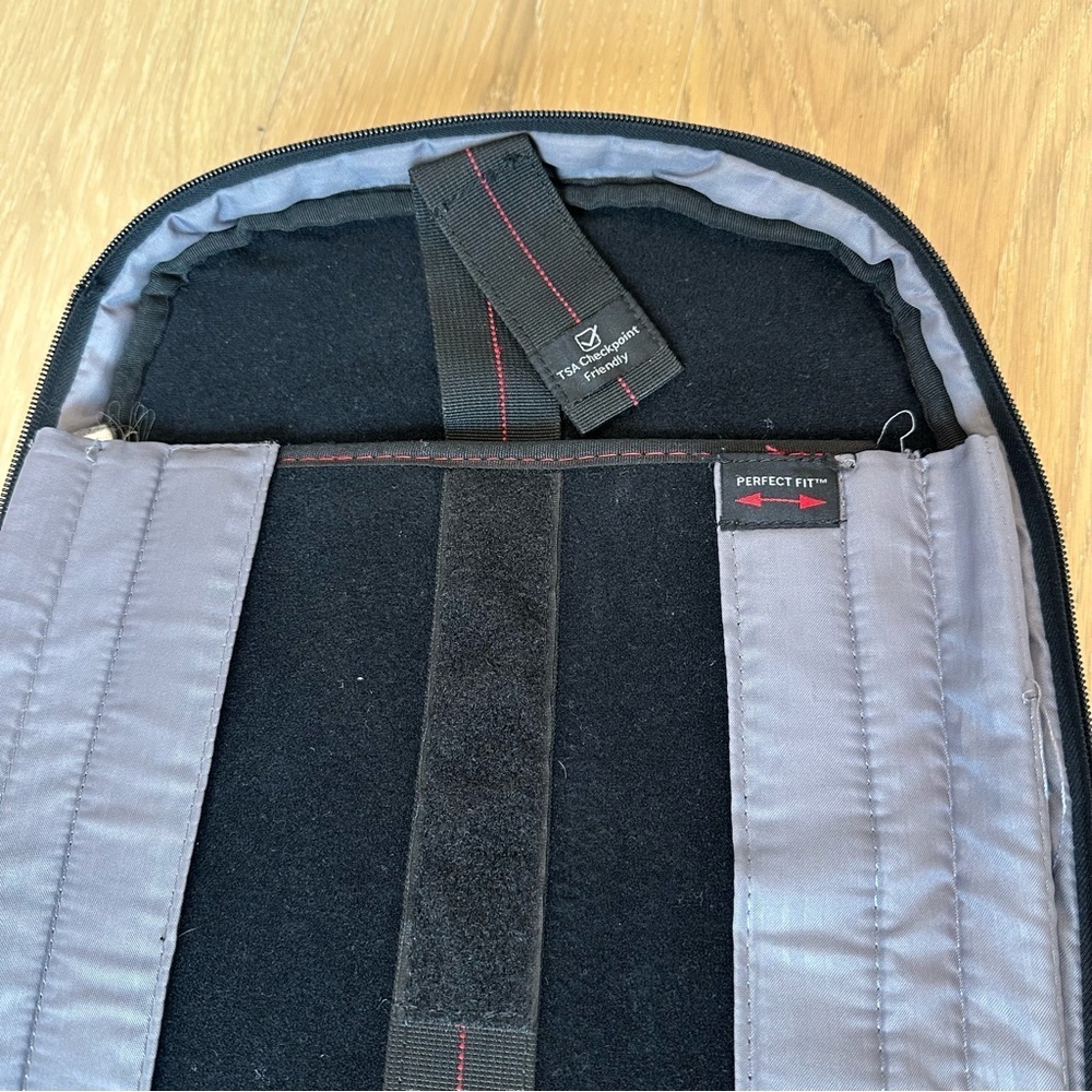 Samsonite Laptop Backpack Travel Work Office Black Pockets Zip TSA EUC - Picture 14 of 16